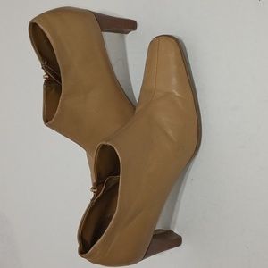 Liz Claiborne Ankle Heel Boots in a size 6.5.